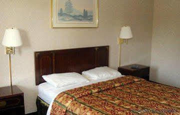Budget Inn Mount Airy Eksteriør billede